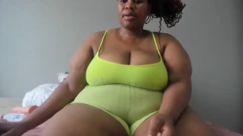 Snapshot of thickleeyanax chatting on December 4, 7:06 am thickleeyanax online show from December 4, 7:06 am