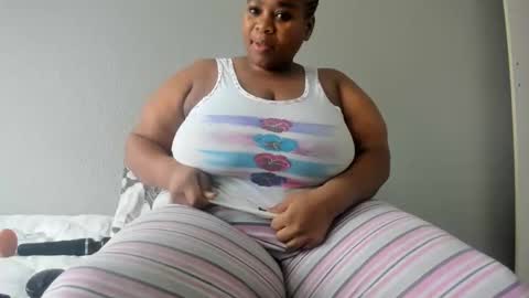 Snapshot of thickleeyanax chatting on December 13, 9:57 am thickleeyanax online show from December 13, 9:57 am