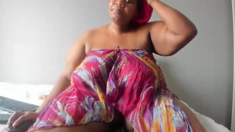Snapshot of thickleeyanax chatting on January 17, 5:53 am thickleeyanax online show from January 17, 5:53 am