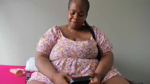 Snapshot of thickleeyanax chatting on January 24, 2:08 pm thickleeyanax online show from January 24, 2:08 pm