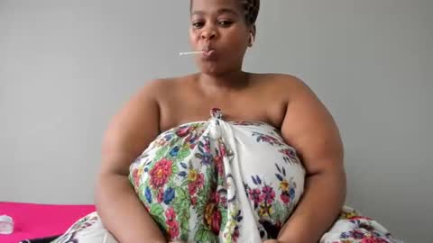 Snapshot of thickleeyanax chatting on February 15, 11:17 am thickleeyanax online show from February 15, 11:17 am