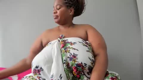 Snapshot of thickleeyanax chatting on February 15, 2:33 pm thickleeyanax online show from February 15, 2:33 pm