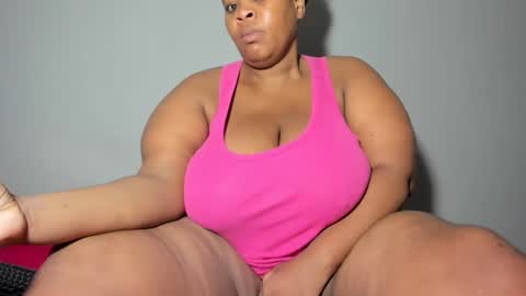 Snapshot of thickleeyanax chatting on February 20, 2:29 am thickleeyanax online show from February 20, 2:29 am