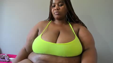 Snapshot of thickleeyanax chatting on February 21, 8:29 am thickleeyanax online show from February 21, 8:29 am