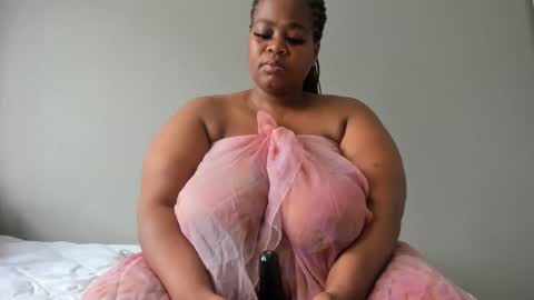 Snapshot of thickleeyanax chatting on February 27, 8:28 am thickleeyanax online show from February 27, 8:28 am