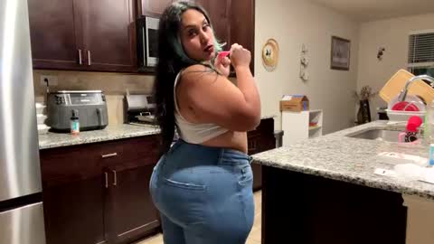 Snapshot of thickmorena chatting on October 5, 4:22 am thickmorena online show from October 5, 4:22 am