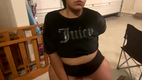 Snapshot of thickmorena chatting on November 8, 5:29 am thickmorena online show from November 8, 5:29 am