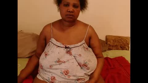 Snapshot of thicksexymellons chatting on September 27, 8:19 am Pat online show from September 27, 8:19 am