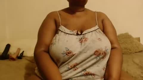 Snapshot of thicksexymellons chatting on October 6, 8:06 pm Pat online show from October 6, 8:06 pm