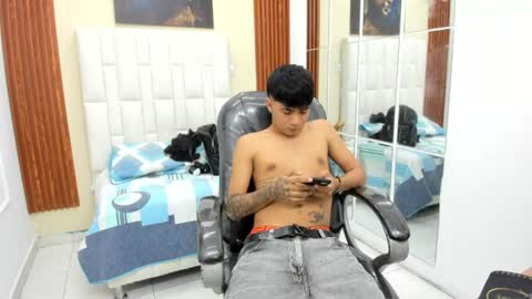 Snapshot of thiiago_collins chatting on June 26, 8:35 pm THIAGO COLLINS online show from June 26, 8:35 pm