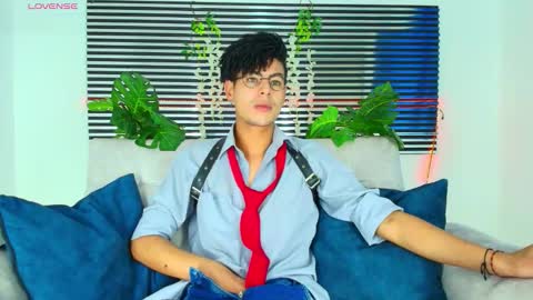 Thiago Saenzz online show from February 7, 12:20 pm