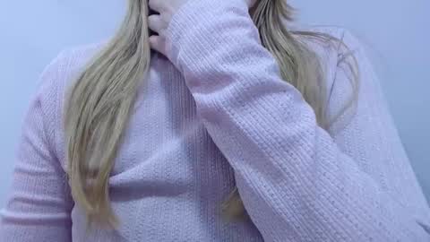 Snapshot of thin33 chatting on October 28, 3:10 am sara online show from October 28, 3:10 am