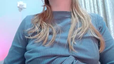 Snapshot of thin33 chatting on November 13, 3:05 am sara online show from November 13, 3:05 am