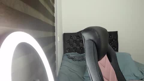 Snapshot of thin_tommy11 chatting on January 26, 2:14 am thin_tommy11 online show from January 26, 2:14 am