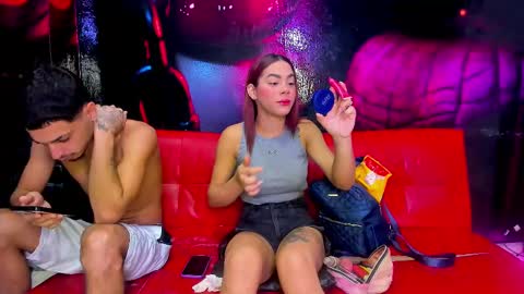 Snapshot of thisforyou_ chatting on March 4, 12:33 pm Made for you Chloe online show from March 4, 12:33 pm