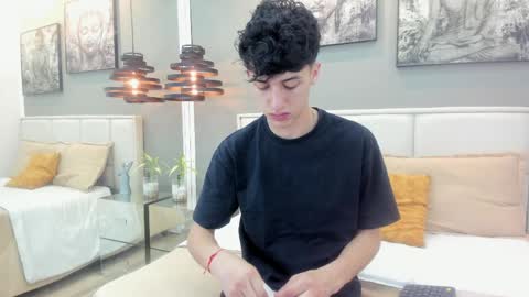 Thom online show from April 10, 11:15 am