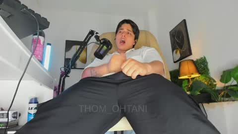 Snapshot of thom_ohtani chatting on April 28, 2:27 am thom_ohtani online show from April 28, 2:27 am