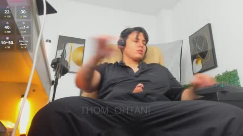 Snapshot of thom_ohtani chatting on May 12, 5:54 pm thom_ohtani online show from May 12, 5:54 pm