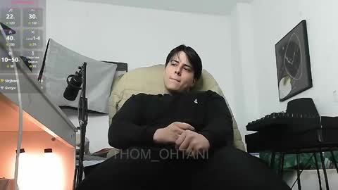 Snapshot of thom_ohtani chatting on May 28, 6:49 pm thom_ohtani online show from May 28, 6:49 pm