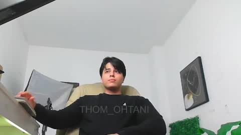Snapshot of thom_ohtani chatting on June 2, 8:44 pm thom_ohtani online show from June 2, 8:44 pm
