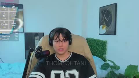 Snapshot of thom_ohtani chatting on June 10, 2:23 am thom_ohtani online show from June 10, 2:23 am
