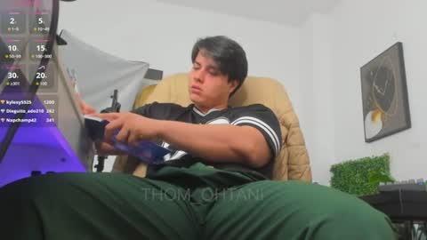 Snapshot of thom_ohtani chatting on June 16, 5:04 pm thom_ohtani online show from June 16, 5:04 pm