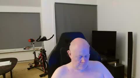 thomas806035 online show from June 21, 10:01 pm