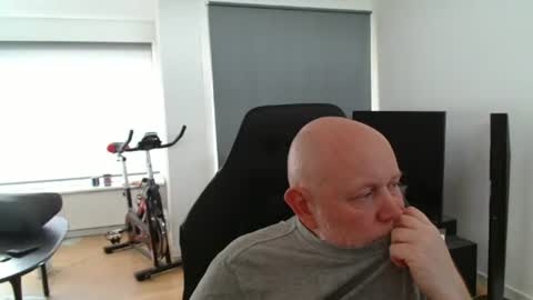 thomas806035 online show from July 2, 4:57 pm