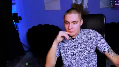 thomas_crow online show from November 22, 10:25 am