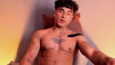 Snapshot of thomas_fit1 chatting on December 26, 1:51 am Thomas 3 JUST STAY AND BE MY LAST LOVE online show from December 26, 1:51 am