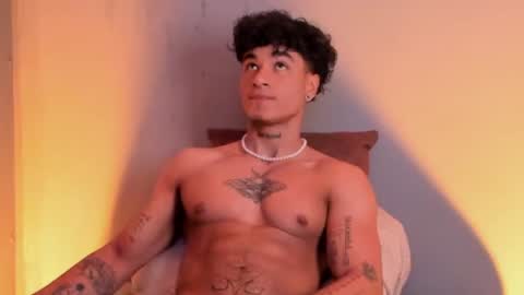 Snapshot of thomas_fit1 chatting on January 9, 5:22 pm Thomas 3 JUST STAY AND BE MY LAST LOVE online show from January 9, 5:22 pm