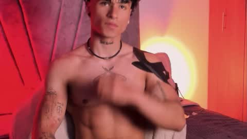 Snapshot of thomas_fit1 chatting on October 16, 1:39 am Thomas 3 JUST STAY AND BE MY LAST LOVE online show from October 16, 1:39 am