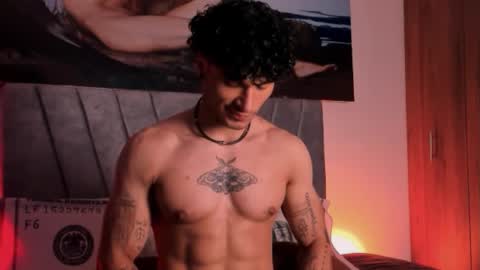 Snapshot of thomas_fit1 chatting on November 1, 1:29 am Thomas 3 JUST STAY AND BE MY LAST LOVE online show from November 1, 1:29 am