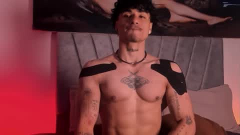 Snapshot of thomas_fit1 chatting on November 25, 1:38 am Thomas 3 JUST STAY AND BE MY LAST LOVE online show from November 25, 1:38 am