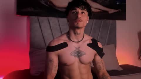 Snapshot of thomas_fit1 chatting on November 27, 4:47 am Thomas 3 JUST STAY AND BE MY LAST LOVE online show from November 27, 4:47 am