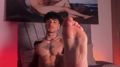 Snapshot of thomas_fit1 chatting on November 28, 2:25 am Thomas 3 JUST STAY AND BE MY LAST LOVE online show from November 28, 2:25 am