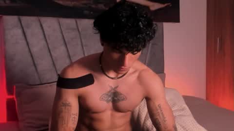 Snapshot of thomas_fit1 chatting on December 4, 4:11 am Thomas 3 JUST STAY AND BE MY LAST LOVE online show from December 4, 4:11 am