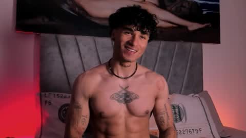 Snapshot of thomas_fit1 chatting on December 15, 3:33 am Thomas 3 JUST STAY AND BE MY LAST LOVE online show from December 15, 3:33 am