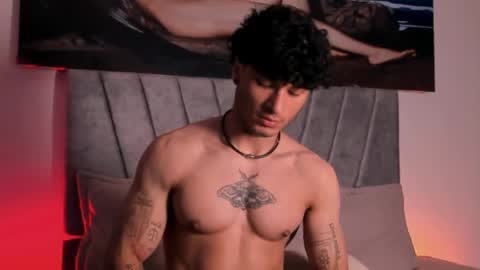 Snapshot of thomas_fit1 chatting on December 21, 1:35 am Thomas 3 JUST STAY AND BE MY LAST LOVE online show from December 21, 1:35 am