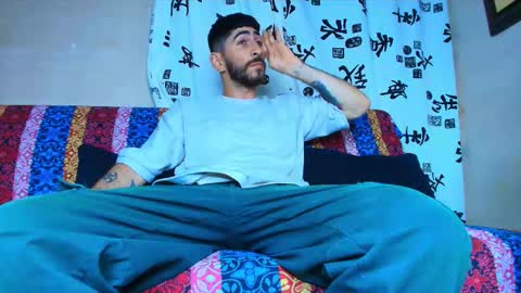 Snapshot of thomas_ks11 chatting on February 15, 5:48 am thomas_ks11 online show from February 15, 5:48 am