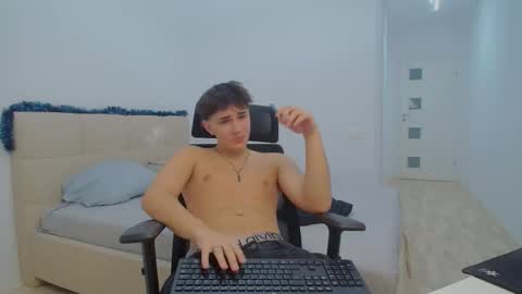 Snapshot of thomas_lawrence chatting on December 14, 1:06 am Thomas Lawrence online show from December 14, 1:06 am