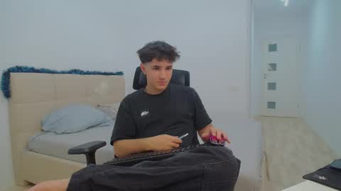 Snapshot of thomas_lawrence chatting on December 14, 4:12 am Thomas Lawrence online show from December 14, 4:12 am