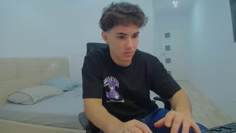 Snapshot of thomas_lawrence chatting on December 16, 2:04 am Thomas Lawrence online show from December 16, 2:04 am