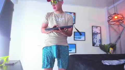 Snapshot of thomas_may4rs chatting on February 19, 10:23 am ---Thomas--- online show from February 19, 10:23 am