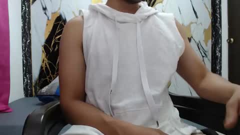 Snapshot of thomas_neuman chatting on May 16, 7:34 pm Thomas online show from May 16, 7:34 pm