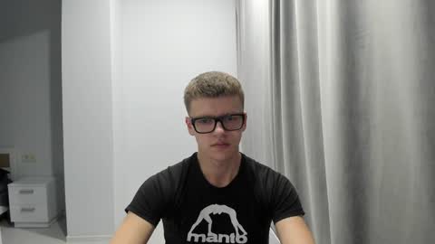 Snapshot of thomas_shelbivip chatting on December 2, 12:09 am Tomas online show from December 2, 12:09 am