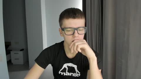 Snapshot of thomas_shelbivip chatting on December 10, 12:05 pm Tomas online show from December 10, 12:05 pm