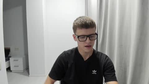 Snapshot of thomas_shelbivip chatting on December 12, 7:04 pm Tomas online show from December 12, 7:04 pm