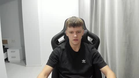 Snapshot of thomas_shelbivip chatting on January 15, 4:00 pm Tomas online show from January 15, 4:00 pm