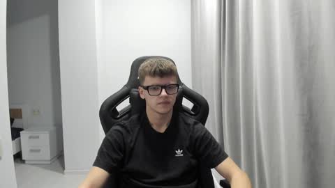 Snapshot of thomas_shelbivip chatting on January 15, 11:08 pm Tomas online show from January 15, 11:08 pm